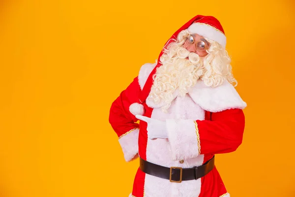 Santa Claus Ukazuje Volnou Stranu Textu Levé Straně — Stock fotografie