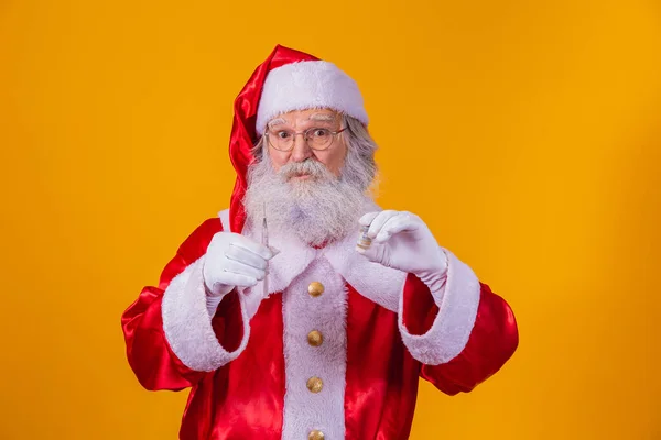 Santa Claus Injekční Stříkačkou Vakcínou Ruce Santa Claus Drží Kovidovou — Stock fotografie