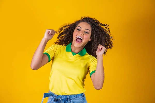Brasileiro Saltando Para Comemorar Torcedor Brasileiro Comemorando Futebol Jogo Futebol — Fotografia de Stock