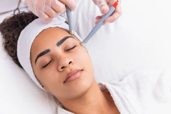 Young Woman Lying Cosmetologist Table Rejuvenation Procedure Cosmetologist Take Care — Stock Photo, Image