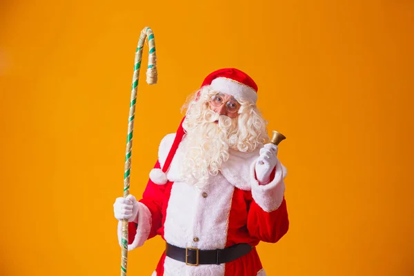 Kerstman Met Bel Gele Achtergrond Mooie Kerstman — Stockfoto
