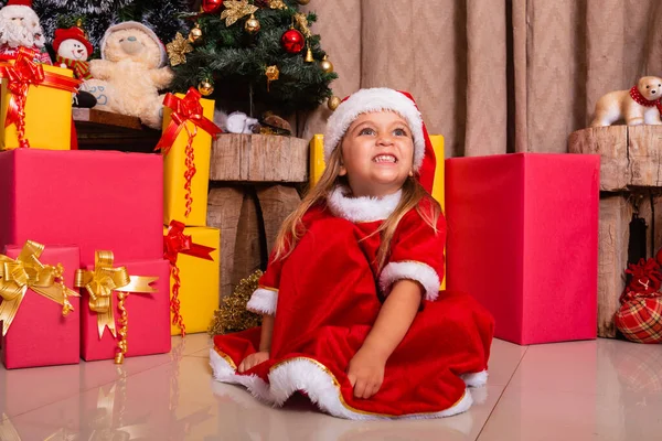 Adorable Niña Vestida Con Traje Navidad —  Fotos de Stock