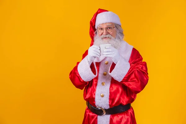 Real Santa Håller Kopp Kaffe — Stockfoto