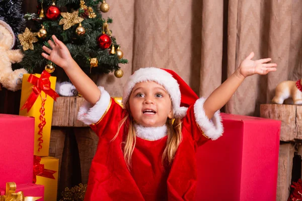 Adorable Niña Vestida Con Traje Navidad —  Fotos de Stock