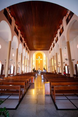 Santa Cruz, Brezilya - 12 Mart 2021: Santa Rita de Cassia kilisesinin içindeki görüntü