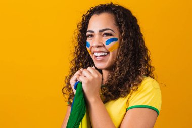 Yüzü mavi ve sarıya boyanmış Brezilyalı yelpaze.