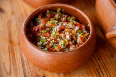 vinaigrette. Soğanlı domates salatası.