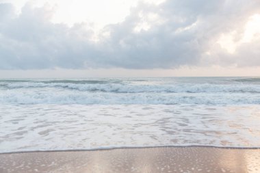 Güzel okyanus manzarası. Gökyüzü ve deniz
