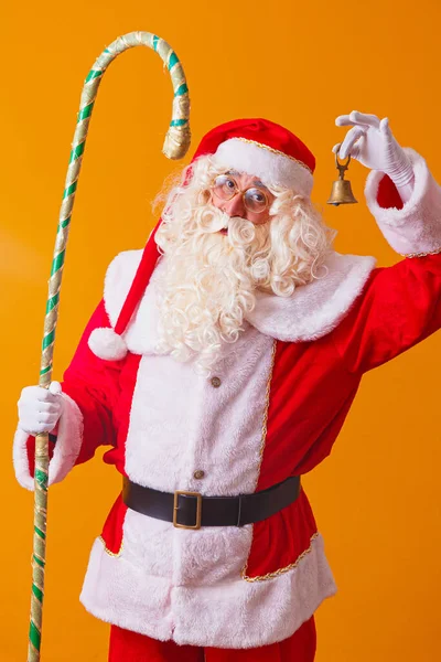 Babbo Natale Con Campana Sfondo Giallo Bellissimo Babbo Natale — Foto Stock