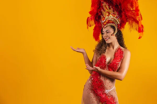 Femme Danseuse Carnaval Pointant Vers Côté — Photo