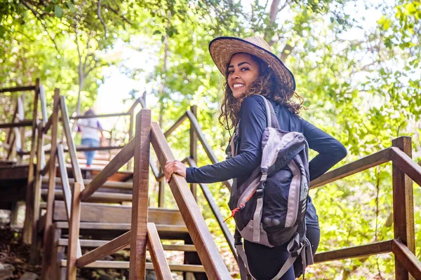 Young Woman Doing Trail Traveling — Stock Photo, Image