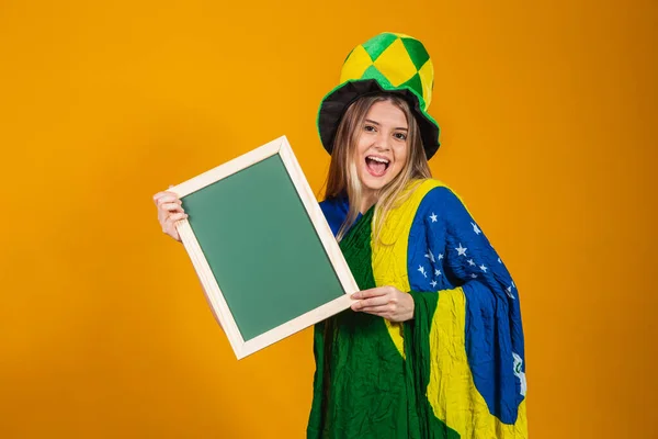 Молодий Бразільський Вентилятор Тримає Плакат — стокове фото