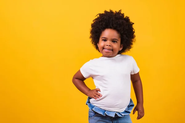 Kindertijd Mensen Concept Gelukkig Weinig Afrikaans Amerikaans Meisje Gele Achtergrond — Stockfoto