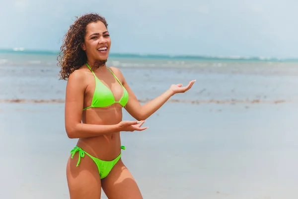 Bella Donna Afro Brasiliana Una Spiaggia Rio Grande Norte Sorrise — Foto Stock