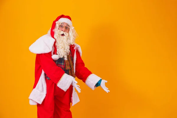 Santa Claus Apuntando Hacia Lado Con Espacio Para Texto — Foto de Stock