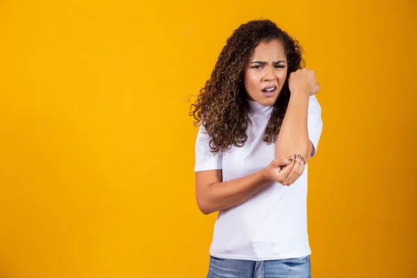 Young Afro Woman Elbow Pain — Stock Photo, Image