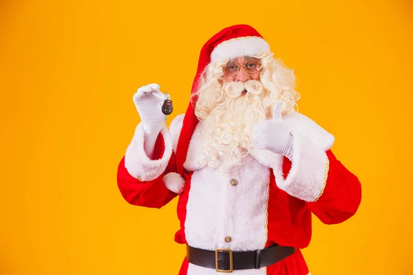 Jultomten Bär Bilnycklar Särskild Årsskiftet Befordran — Stockfoto