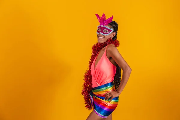 Bella Donna Vestita Notte Carnevale Afro Donna Con Trucco Carnevale — Foto Stock