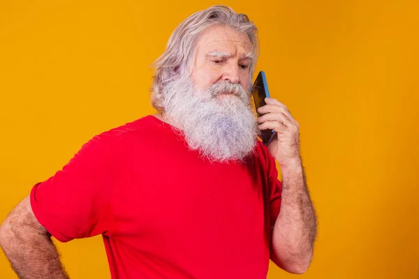 Wesoły Staruszek Rozmawiający Przez Telefon — Zdjęcie stockowe