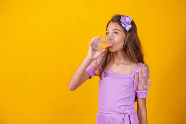 Красива Здорова Маленька Дівчинка Склянку Води — стокове фото