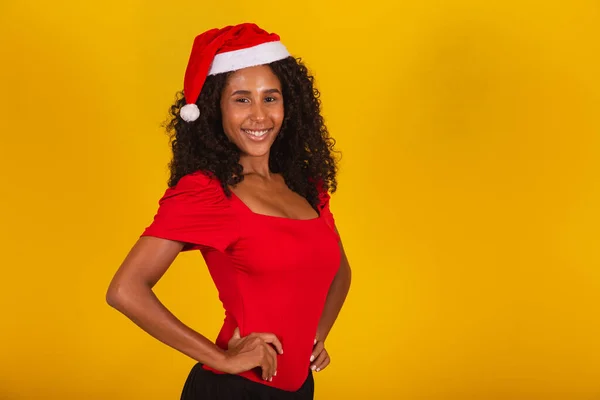 Smiling Young African American Woman Christmas Hat Isolated Yellow Wall — Stock Photo, Image