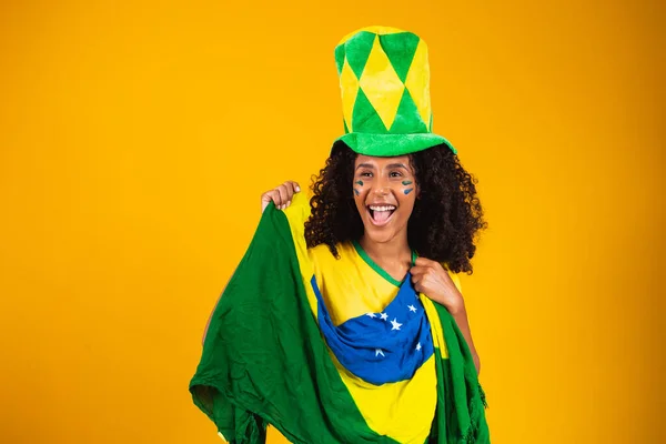 Βραζιλιάνος Υποστηρικτής Βραζιλιάνα Οπαδός Γιορτάζει Στο Ποδόσφαιρο Ποδοσφαιρικό Αγώνα Κίτρινο — Φωτογραφία Αρχείου
