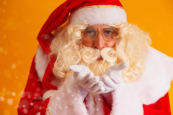 Vrolijk Kerstfeest Happy Holidays Santa Claus Waait Sneeuw — Stockfoto