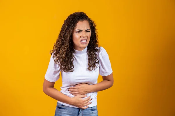 Młoda Kobieta Cierpiąca Ból Brzucha Skurcze Menstruacyjne Biegunka Ból Brzucha — Zdjęcie stockowe