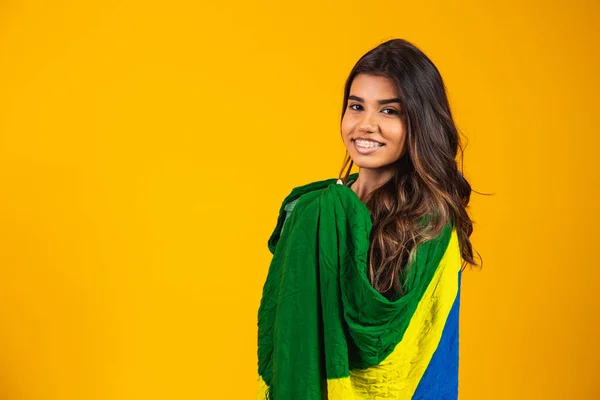 Brazilský Příznivec Brazilka Fanoušek Slaví Fotbalovém Nebo Fotbalovém Zápase Žlutém — Stock fotografie
