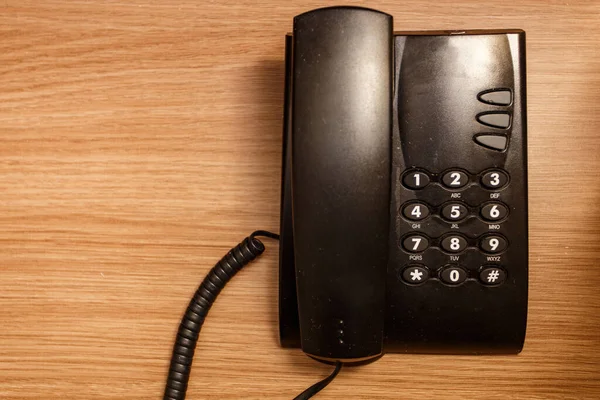 Svart Vintage Telefon Ett Brunt Bord Hotellet — Stockfoto