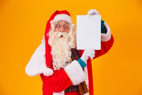 Papai Noel Com Uma Faixa Branca Com Espaço Para Texto — Fotografia de Stock
