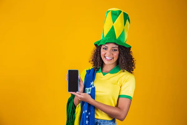 Ventilatore Brasiliano Possesso Uno Smartphone Con Spazio Copia Tifosa Brasiliana — Foto Stock