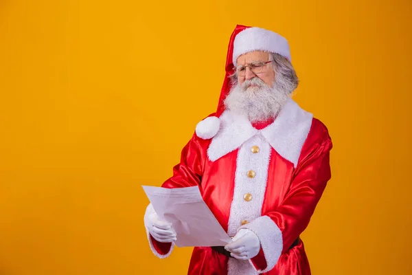 Glad Jultomten Håller Vintage Papper Gul Bakgrund God Jul Och — Stockfoto