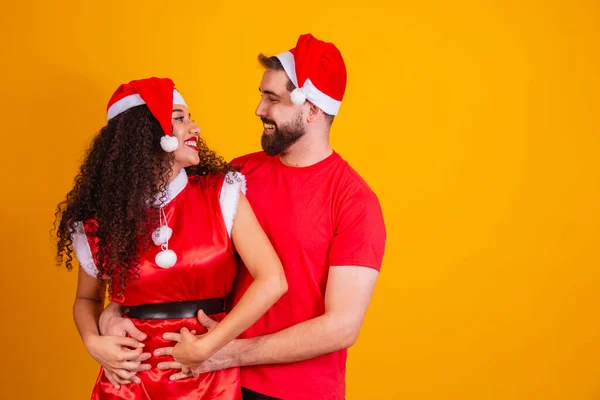 Smiling Valentine Couple Christmas Outfit Holding Each Other Isolated Yellow — Stock Photo, Image
