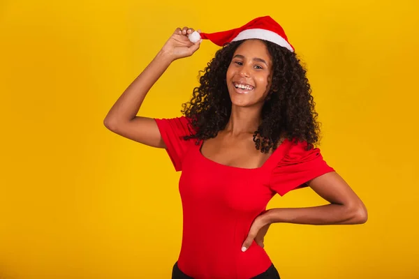 Mooi Vrolijk Meisje Met Kerstman Hoed Glimlachen Camera — Stockfoto