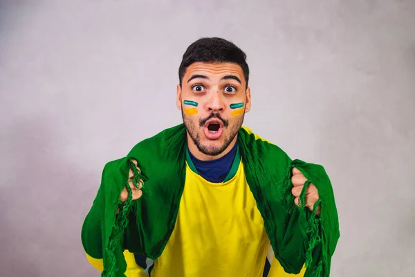 Brasilianischer Fan Mit Einer Fahne Auf Dem Rücken Der Brasilien — Stockfoto