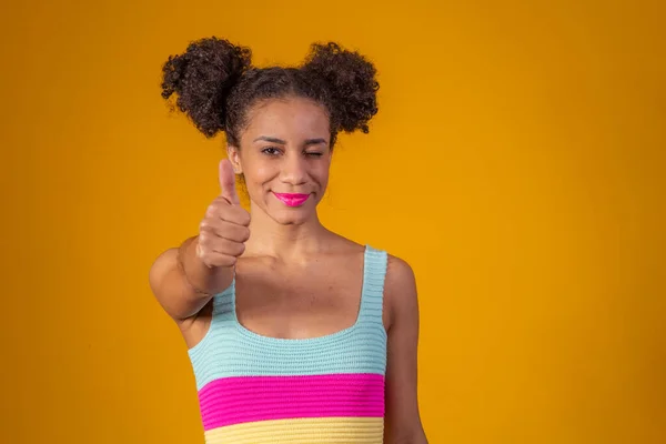 Portrait Smiling Beautiful Young Afro Girl Thumbs Brazilian Girl — Stock Photo, Image