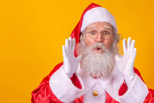 Εκφραστικός Άγιος Βασίλης Χέρι Στο Στόμα Του Ενθουσιασμένος Για Την — Φωτογραφία Αρχείου