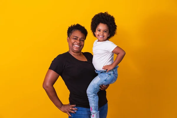 Anneler Günün Kutlu Olsun Şirin Küçük Kızı Olan Sevimli Afro — Stok fotoğraf