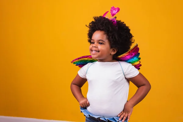 Schattig Afro Meisje Gekleed Kleurrijke Outfit Gele Achtergrond Kinderdag Afro — Stockfoto