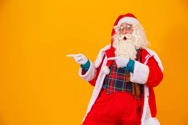 Papai Noel Apontando Para Lado Livre Para Lado Esquerdo Texto — Fotografia de Stock