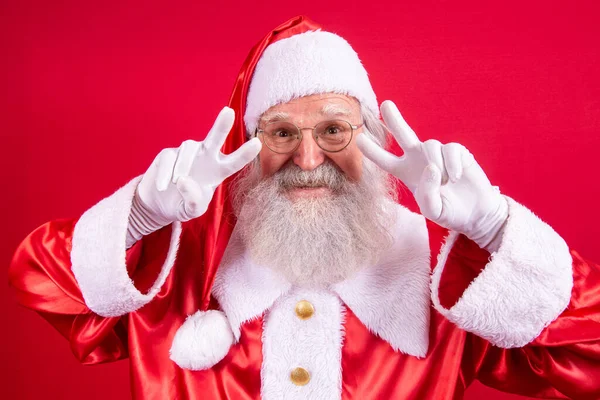 Santa Claus Dívá Kamery Vánoce Blíží Veselé Vánoce Mír Značka — Stock fotografie