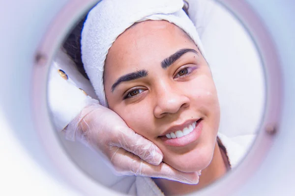 Woman Spa Closeup Woman Doing Skin Assessment — Stock Photo, Image