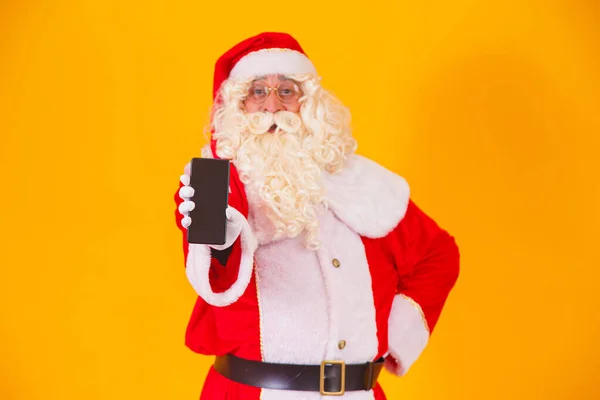 Père Noël Tenant Smartphone Dans Les Mains — Photo