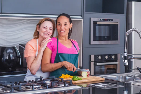 Lesbisch Paar Koken Samen Liefde — Stockfoto