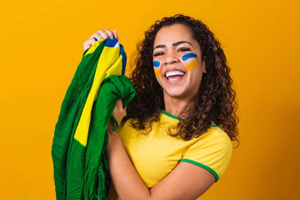 Braziliaanse Waaier Met Haar Gezicht Geschilderd Blauw Geel Voor — Stockfoto