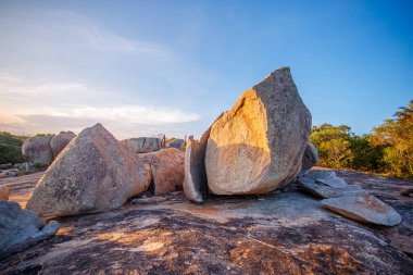 Geopark 'ın geoform olarak taşlı fotoğrafı. coğrafya
