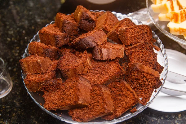 Geleneksel çikolatalı pastanın lezzetli parçaları