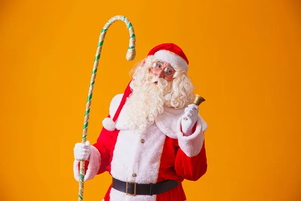 Weihnachtsmann Mit Glocke Auf Gelbem Hintergrund Schöner Weihnachtsmann — Stockfoto