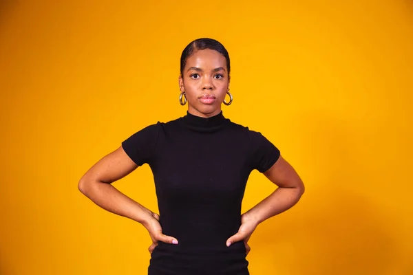 Afro Frau Auf Gelbem Hintergrund Schwarze Frau — Stockfoto
